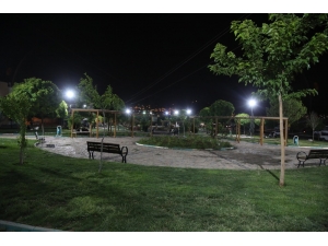 Haliliye’de Parklarda Işıklandırma Çalışmaları Sürüyor