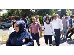 Önüne Otomobili Sürükledi: 1 Yaralı