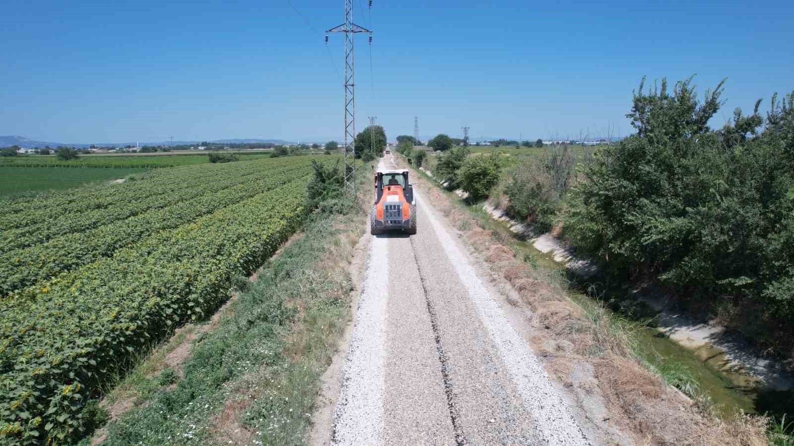 sehzadeler-de-ciftcinin-bekledigi-yol-yenilendi