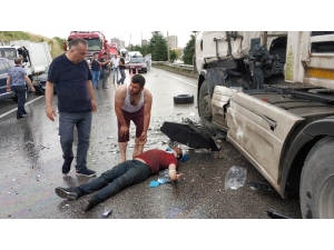 Samsun’da Kamyonet İle Tır Çarpıştı: 3 Yaralı