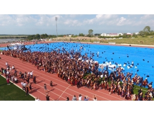 2 Bin 342 Öğrencinin Mezuniyet Sevinci