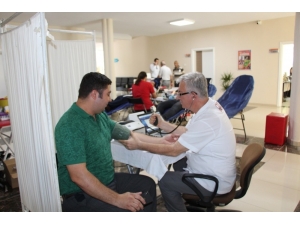 Ödemiş Belediyesi Çalışanlarından Kızılay’a Bağış Desteği