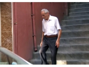 Yaşlı Çift Birbirini Eşya Atarak Yaraladı