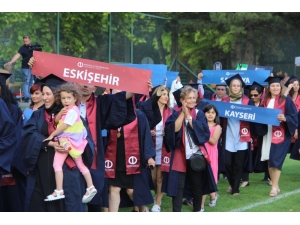 Açıköğretim Öğrencileri Mezuniyet Sevinci Yaşadı