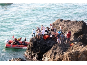 Kayalıklardan Düşen Yaşlı Adam Güçlükle Kurtarıldı