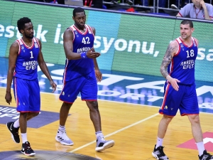 Final Serisi Anadolu Efes Avantaj Kazandı