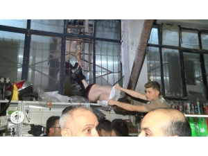 Hırsızın İş Kazası...soymaya Geldi Demir Parmaklıkta Asılı Kaldı