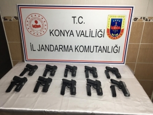 Otomobilden Tabancalar Çıktı