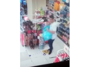 İstanbul’da Aynı Marketi 2 Kez Güpegündüz Soyan Hırsızlar Kamerada