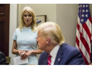 Donald Trump’tan Danışmanı Comway’i Kovması İstendi