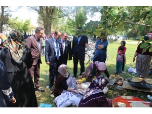 Dumlupınar’da Halk Eğitim Merkezi Müdürlüğü Sergisi İlgi