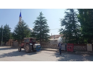 Aslanapa Belediyesi Haşerelere Karşı İlaçlama Çalışmalarını Sürdürüyor