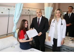 Karnesini Hastanede Valinin Elinden Aldı