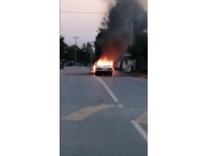 Seyir Halindeki Otomobil Alev Topuna Döndü