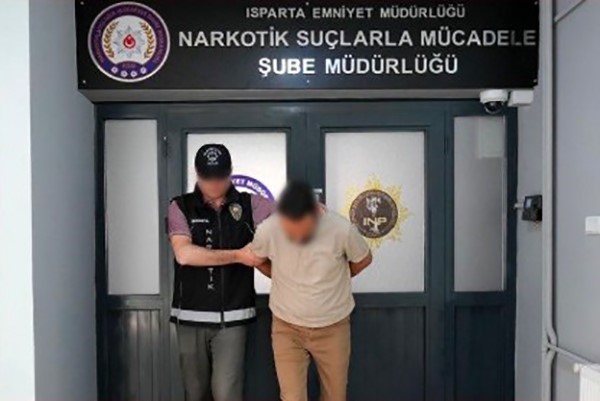isparta-da-uyusturucu-ticareti-sucundan-10-yil-hapis-cezasiyla-aranan-sahis-yakalandi