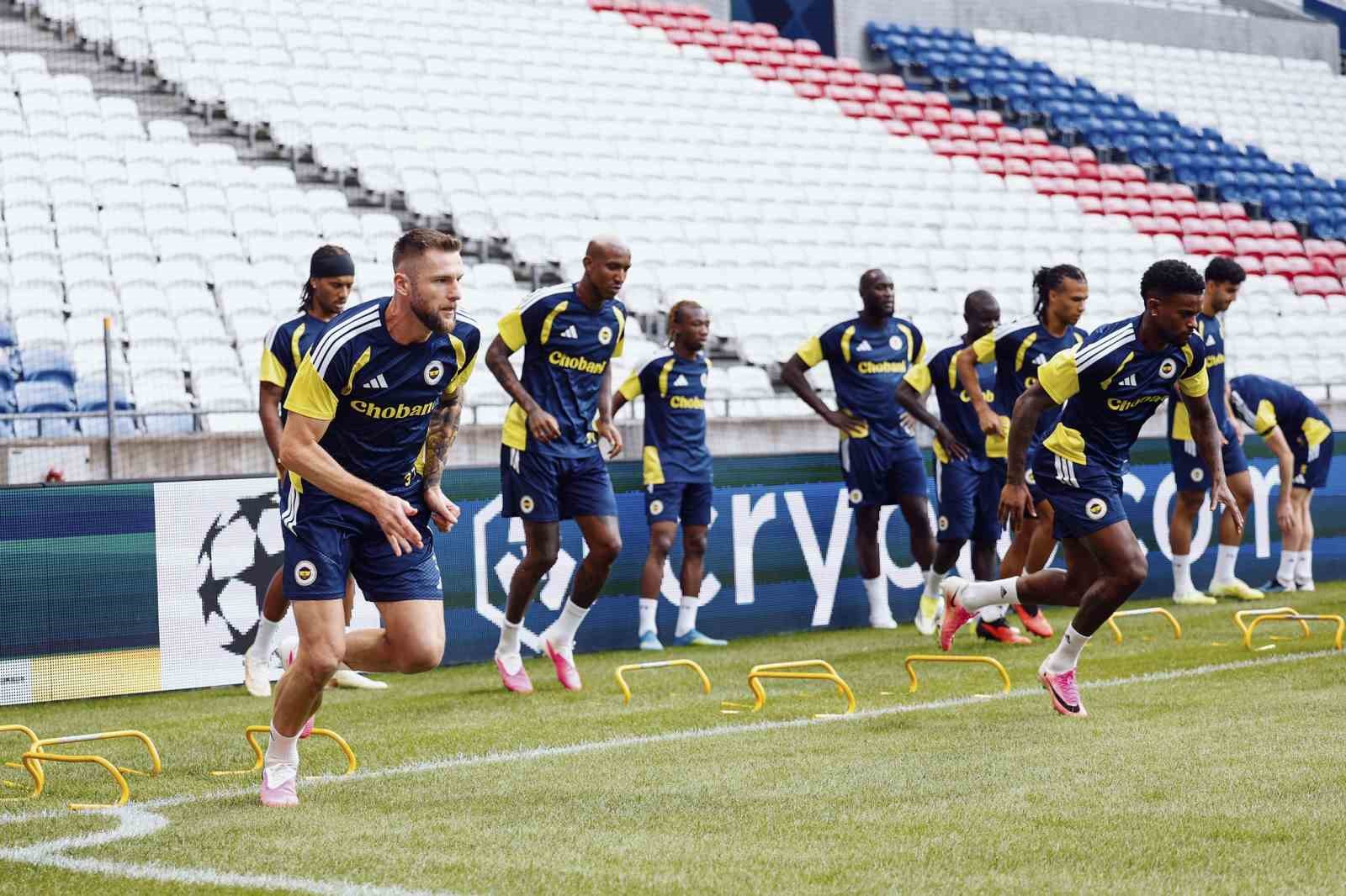 fenerbahce-lyon-ile-oynayacagi-rovans-macinin-hazirliklarini-tamamladi