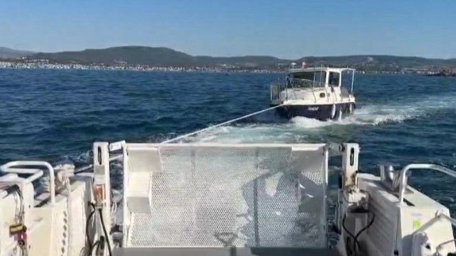 izmir-de-sahil-guvenlik-ten-iki-ayri-operasyon-3-kisi-kurtarildi-18-gocmen-yakalandi