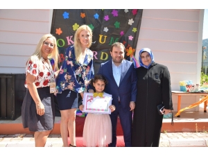 Aksekili Öğrenciler Karnelerini Başrol Oyuncusunun Elinden Aldı