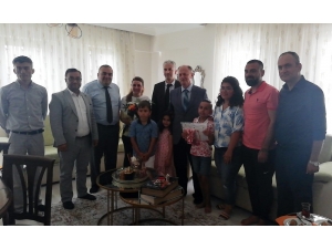 Karne Sevincini Evinde Yaşadı