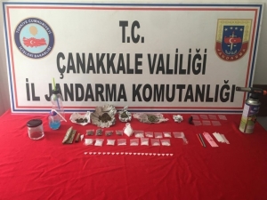 Kazaya Giden Jandarma Ekibi Araçta Uyuşturucu Buldu