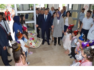 İstanbul’da Öğrenciler Karne Sevincini Yaşadı