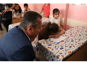 Karne Alırken Konuşamayınca Gözyaşlarını Tutamadı