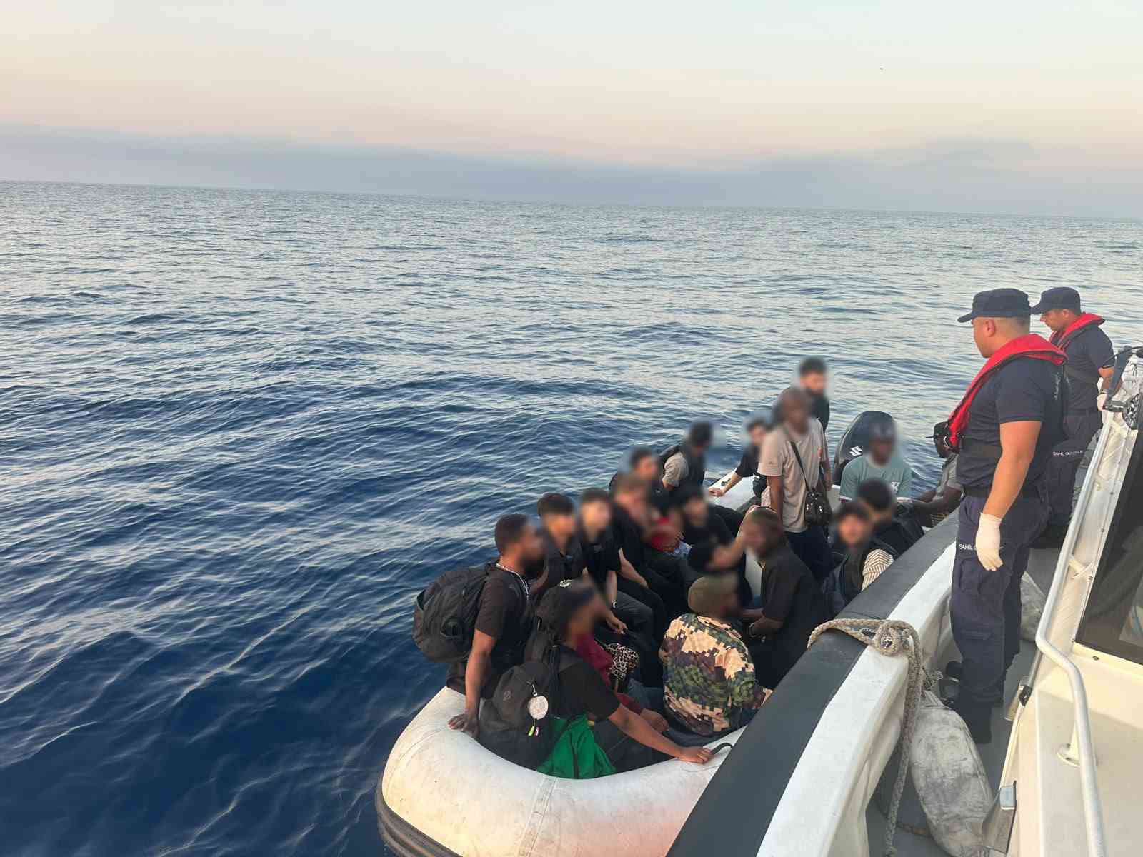 izmir-aciklarinda-44-duzensiz-gocmen-yakalandi