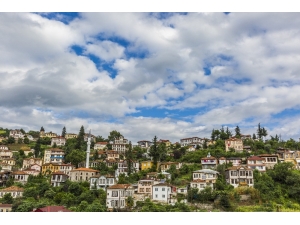 Ekim: "Ortamahalle Türkiye’de Mahalle Ölçeğinde Korunarak Orijinal Dokusu İle Bugünlere Aktarılan Ender Yerlerden"