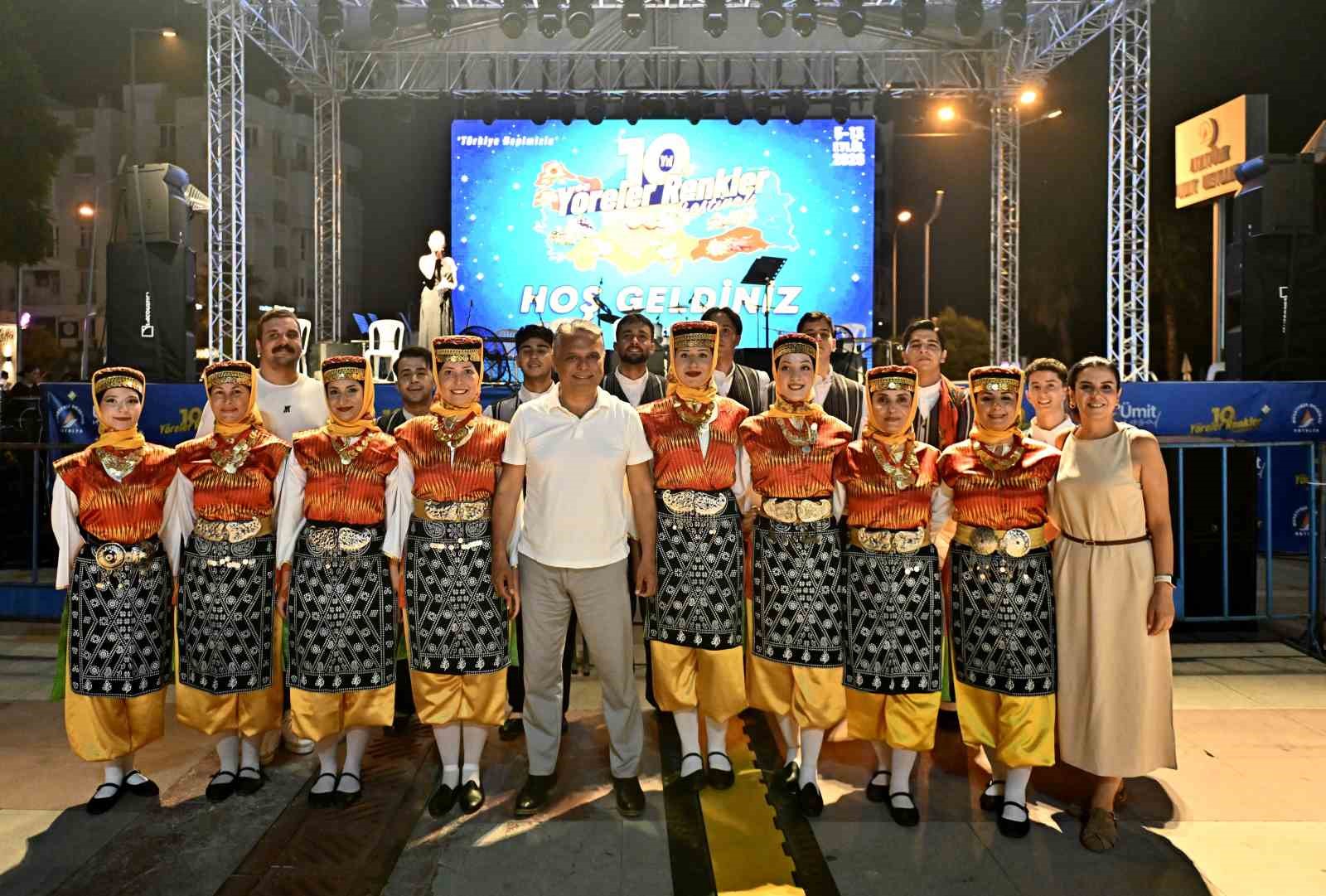 yoreler-renkler-festivali-nde-guneydogu-anadolu-gecesi