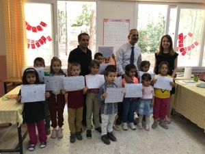 Başkan Bozdoğan, Öğrencilerin Karne Heyecanına Ortak Oldu