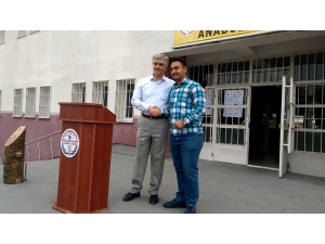 Hem Karnesini Hem De Başarısının Meyvesini Aldı