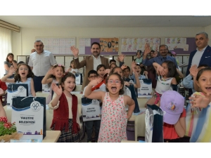 Yakutiye Belediye Başkanı Uçar, Öğrencilerin Karne Sevincine Ortak Oldu