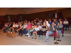 Kanseri Yenen Tiyatrocu, Sağlıkta Kal Derneğine Destek İçin Oynadı