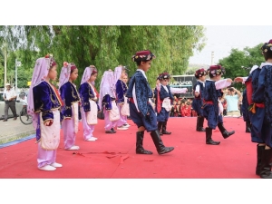 Okul Öncesi Şenliğinde Minikler Göz Doldurdu