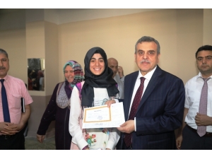 Beyazgül Öğrencilerin Karne Sevincine Ortak Oldu