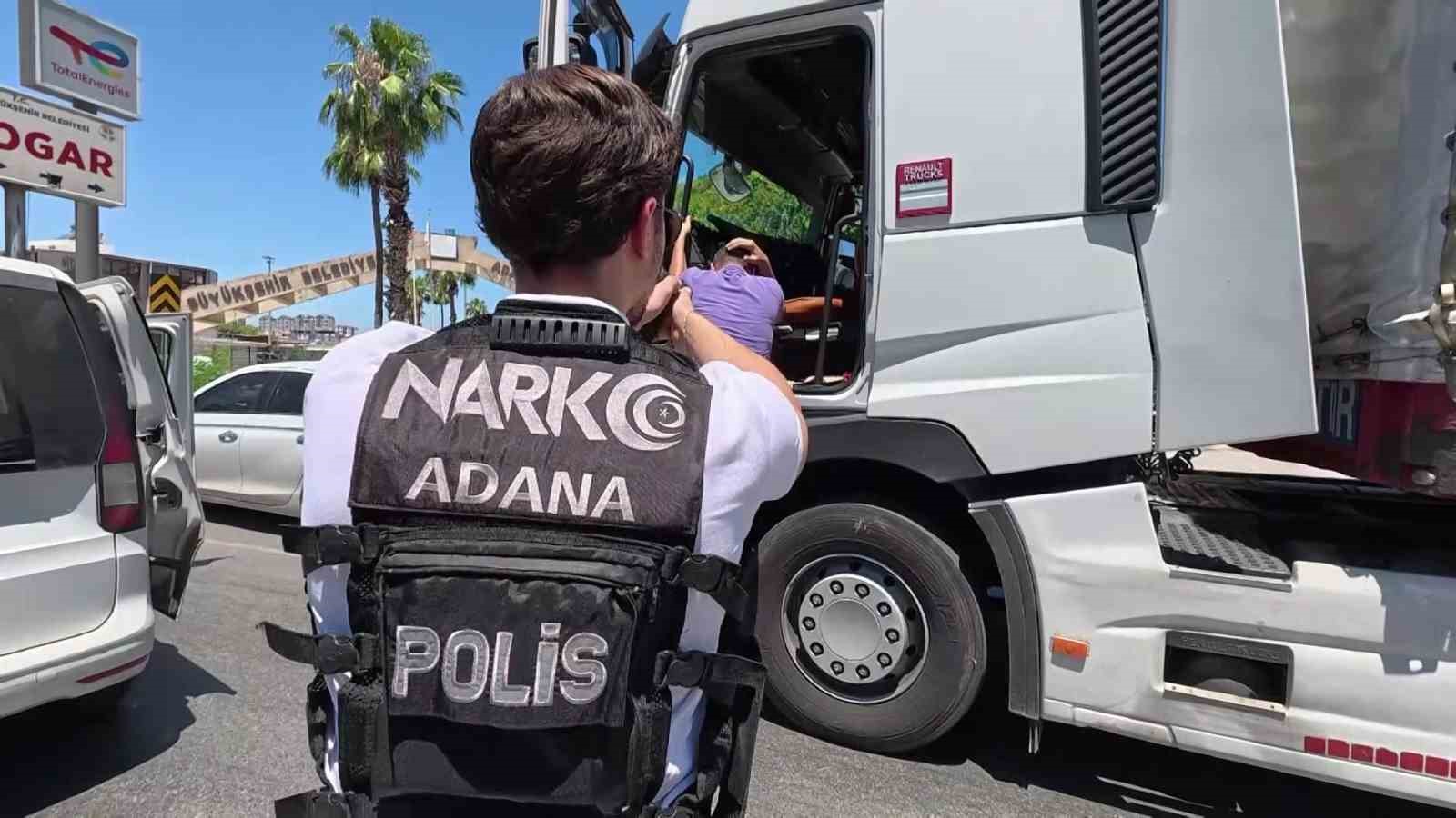 adana-da-tirda-1-milyon-800-bin-uyusturucu-hap-ele-gecirildi