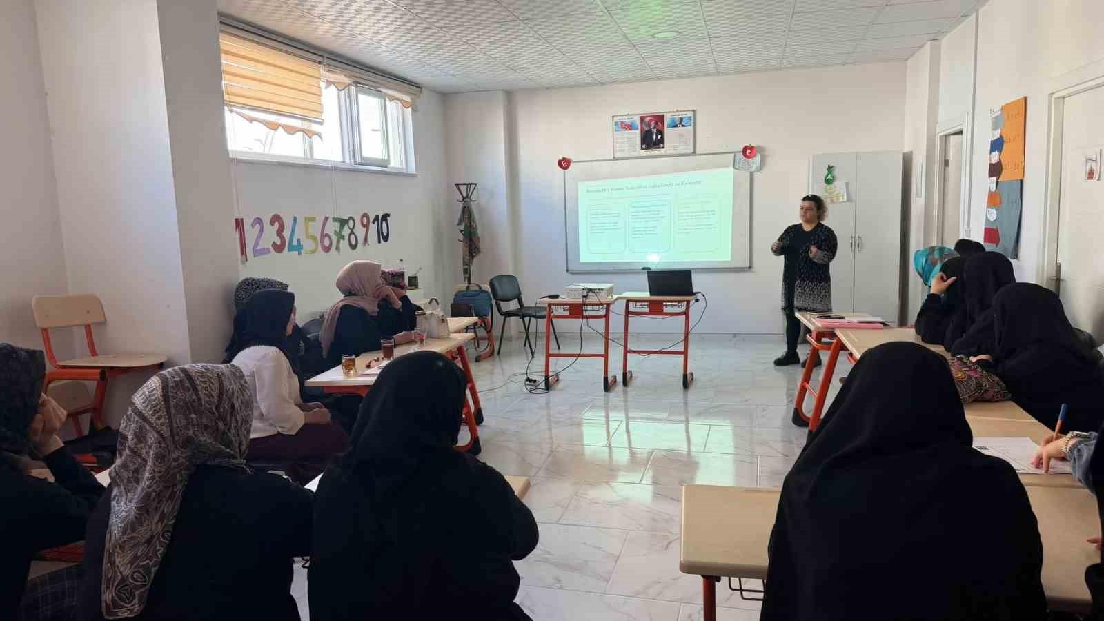 mus-ta-kadinlara-uyusturucu-bagimliligina-karsi-farkindalik-semineri