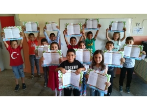 Pazaryeri’nin Tek Köy Okulunda Karne Heyecanı