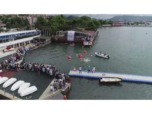 Liseli Öğrenciler Diplomalarını Denizden Aldılar