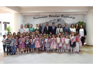 Belediye Kreşi Öğrencileri, Karnelerini Başkan Vidinlioğlu’ndan Aldı