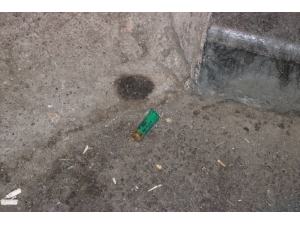 Seyir Halindeki Otomobile Çapraz Ateş: 2 Yaralı