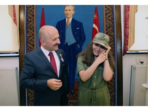 Birinci Olduğu Şiirini Fırat Kalkanı Harekâtı’nda Görev Yapan Babasına Telefonda Hediye Etti