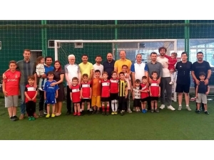 Babalar Ve Oğulları Maçta Rakip Oldular