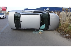 Pendik’de Virajı Alamayan Otomobil Devrildi, Sürücü Ağır Yaralandı