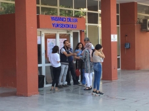 Yks Sınavına Geç Kalınca Gözyaşlarına Boğuldu