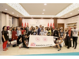 Yalovalı Öğrenciler, "Biz Anadoluyuz Projesi" Kapsamında Vali Akbıyık’ı Ziyaret Etti