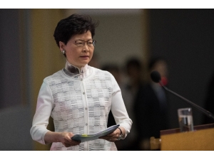 Hong Kong’da Hükûmetten Geri Adım