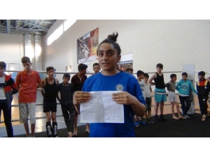 Karnelerini Alıp Ringe Koştular