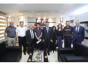 Başkan Demirtaş’tan Dereceye Giren Öğrencilere Altın