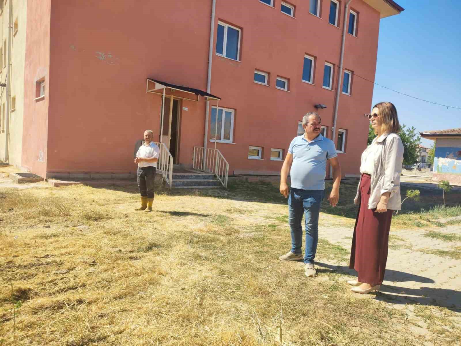 altintas-ta-koy-okullarinda-tadilat-calismalari-suruyor